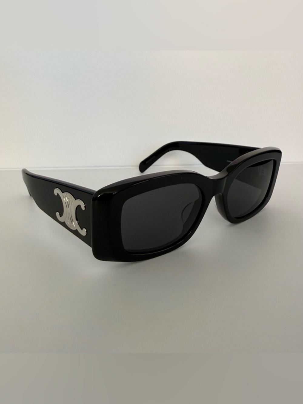 NEW!!! Celine black Triomphe sunglasses CL40282U 01A Authentic
